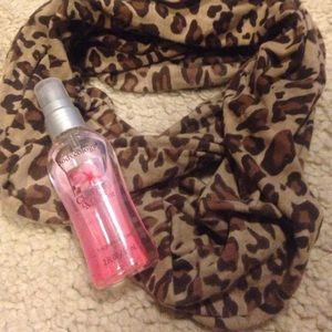 Perfume and cheetah scarf bundle