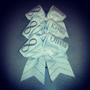 Price cut today only Custome made cheer bows!