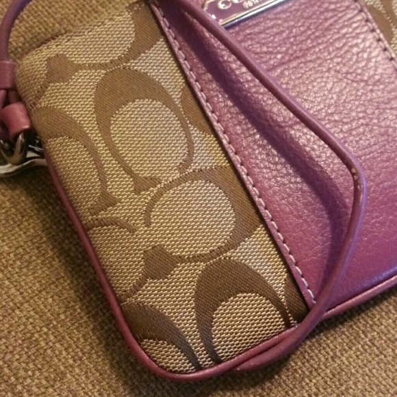 Authentic Signature Coach clutch wristlet - Picture 4 of 4