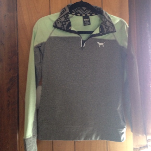 VS PINK Ultimate yoga half zip. - Picture 2 of 3