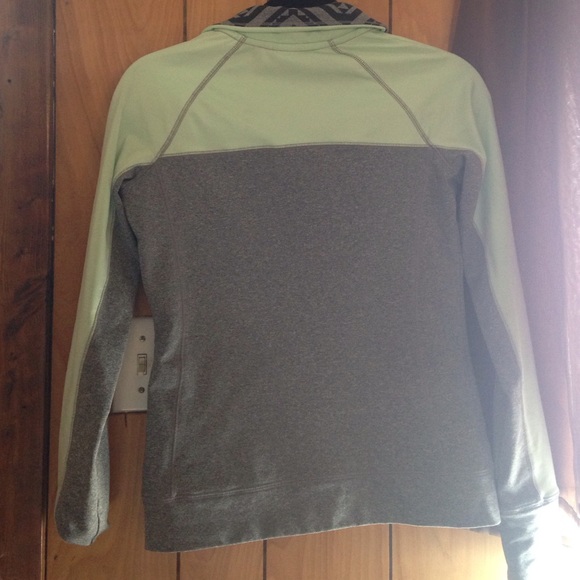 VS PINK Ultimate yoga half zip. - Picture 3 of 3