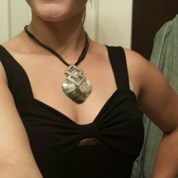 XXXSOLDXXX Shell and Cord Necklace - Picture 2 of 3