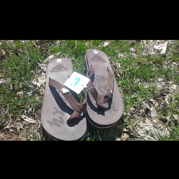 SOLD ROXY flip flops size 7 7.5