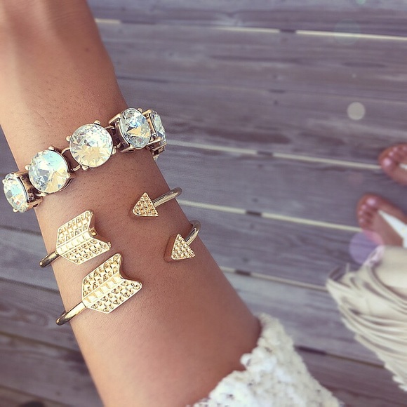 Jewelry - SOLD OUT❗️Gold arrow bangle bracelets