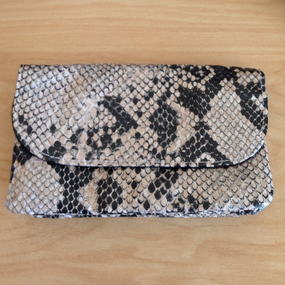 Snakeskin clutch