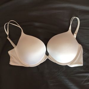 White Victoria's Secret Bra 36C
