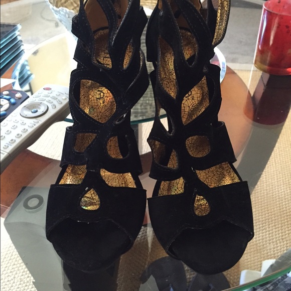 Super cute black heels