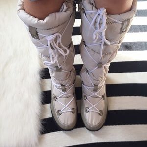 waterproof snowboots