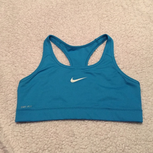 Nike Tops - 🚫🚫 SOLD IN BUNDLE🚫🚫