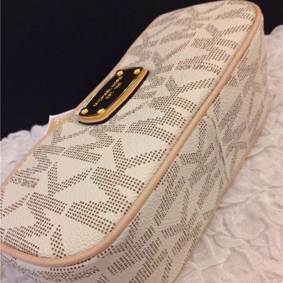 Micheal Kors Jet Set Travel Pouch - Picture 2 of 4