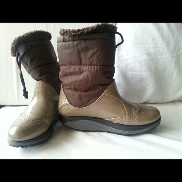 Arced running snow boots