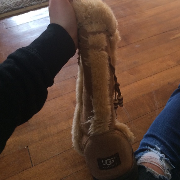 Uggs - Picture 2 of 4