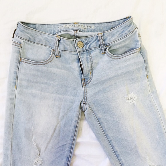 ✖️BUNDLED✖️AE Light Wash Ripped Jeggings - Picture 2 of 4