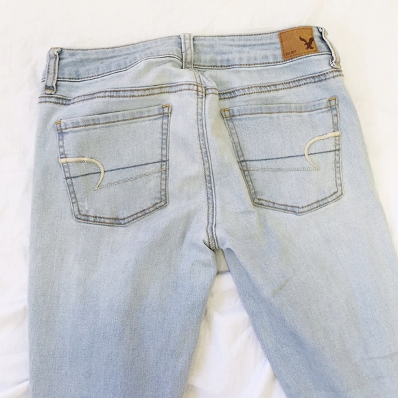 ✖️BUNDLED✖️AE Light Wash Ripped Jeggings - Picture 3 of 4