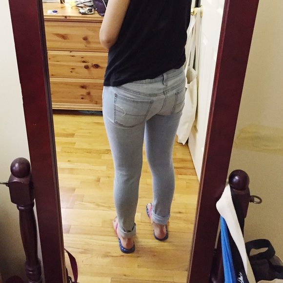 ✖️BUNDLED✖️AE Light Wash Ripped Jeggings - Picture 4 of 4