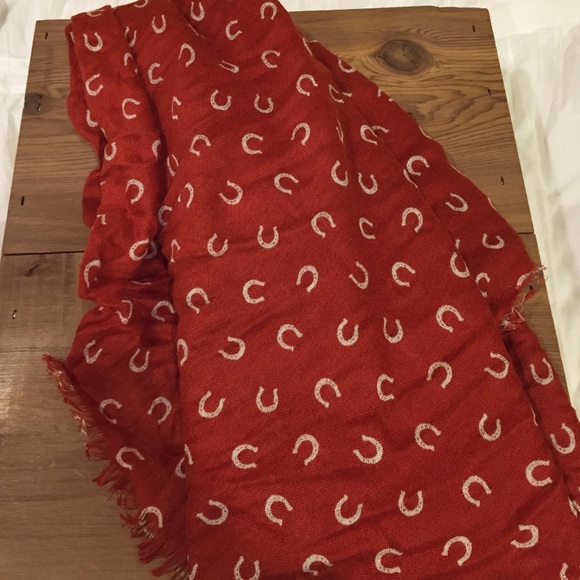 Horseshoe rust and white scarf