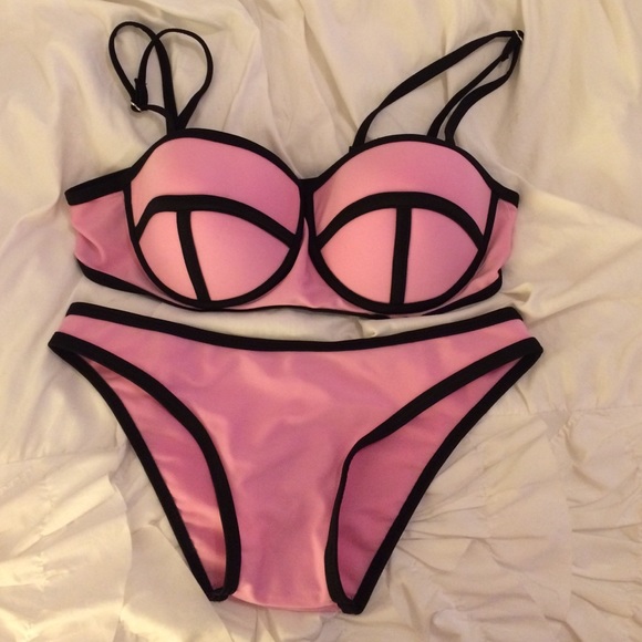 ❗️Triangl bikini look alike❗️