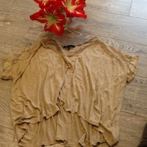 Cute tan crop top with lace detail 👚