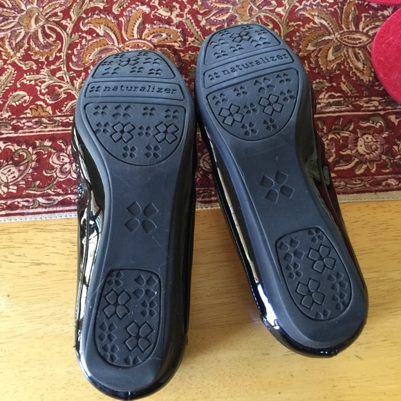 Black Naturalizer Patent Leather Flats - Picture 2 of 4