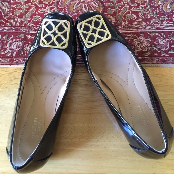 Black Naturalizer Patent Leather Flats - Picture 3 of 4