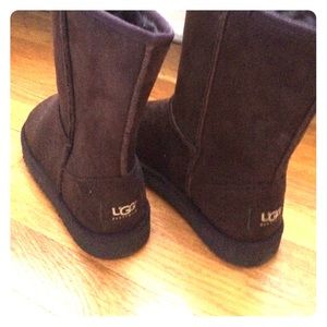 brown ugg boots (not authentic)