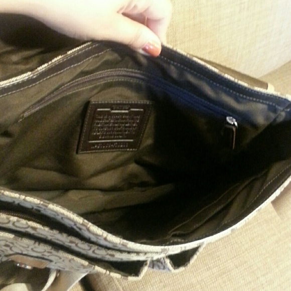 *SOLD* Authentic Signature Coach messenger bag - Picture 2 of 4