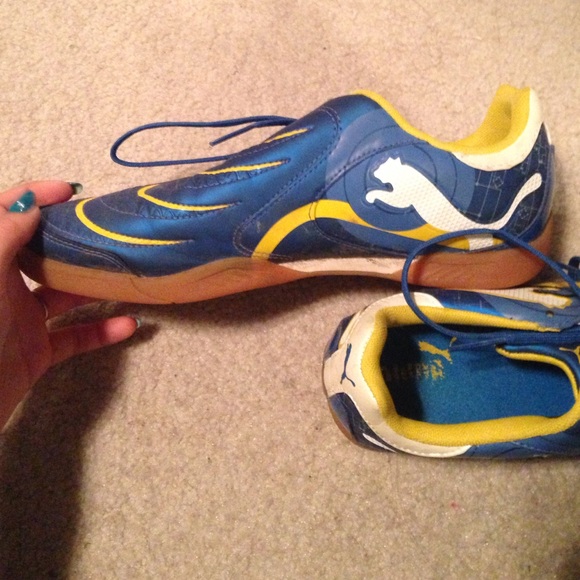 Blue and yellow puma indoor shoes - Picture 2 of 3