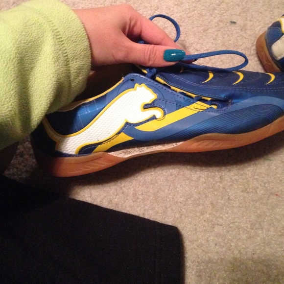 Blue and yellow puma indoor shoes - Picture 3 of 3