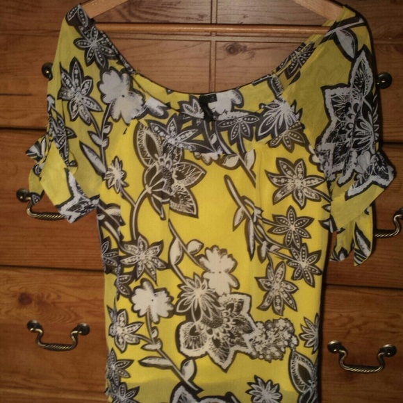 White and black chiffon style w tye up sleeves