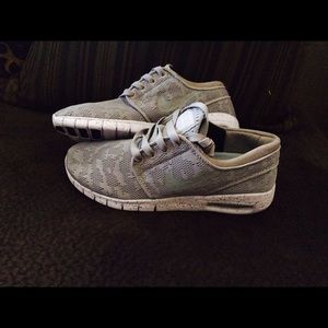 New Stefan Janoski  air nikes size 7