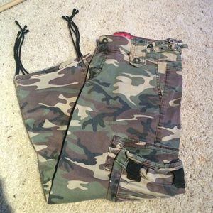 Camo Capri Pants, Glo Size 3