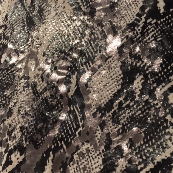 Gorgeous Snake print top!! - Picture 2 of 4