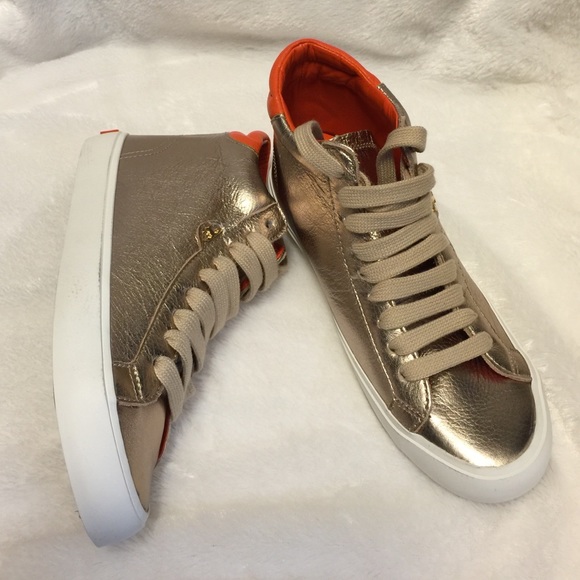 Tory Burch Shoes - ✋🏻sold✋🏻 🎉PM editor pick🎉  Tory Burch sneakers