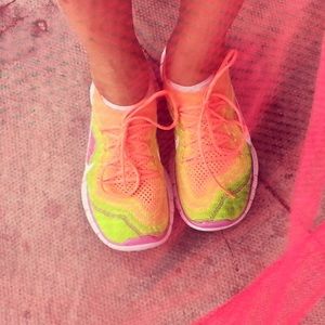 Neon Nike Free Flyknit