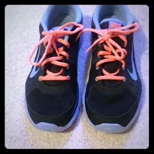 Womens nike running shoes.