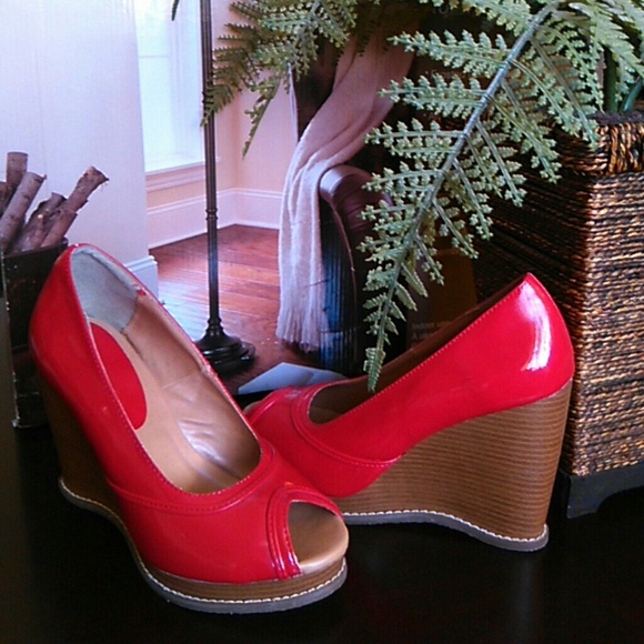 Shoes - 👠FLASH SALE👠REDUCED LADIES WEDGE HILLS