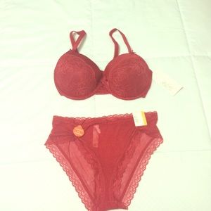 NWT 34D Matching Bra & Panty set