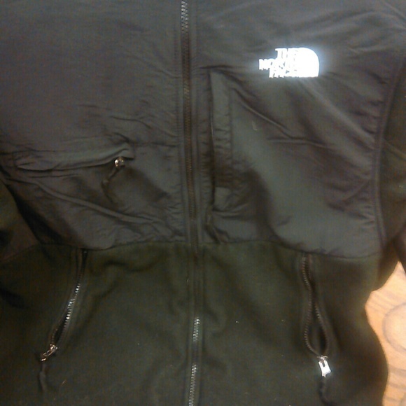 Black North Face jacket. Mens Small