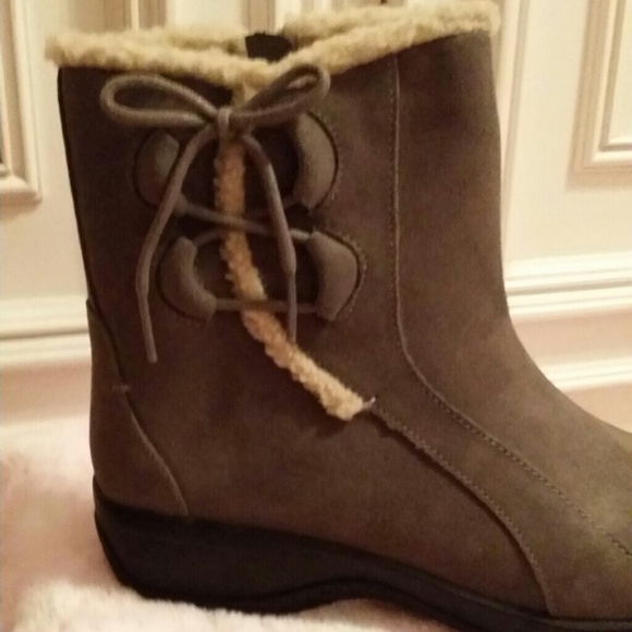 NWT Clarks Winter Gray Ankle Boots - Picture 3 of 4