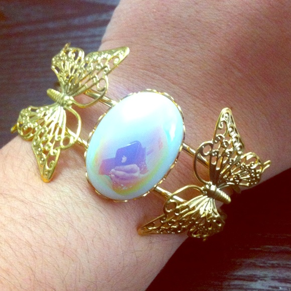 White and gold adjustable bracelet