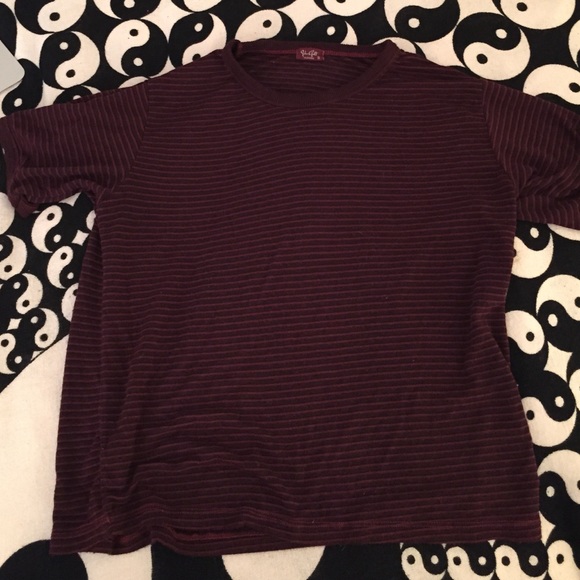 Brandy Melville maroon top