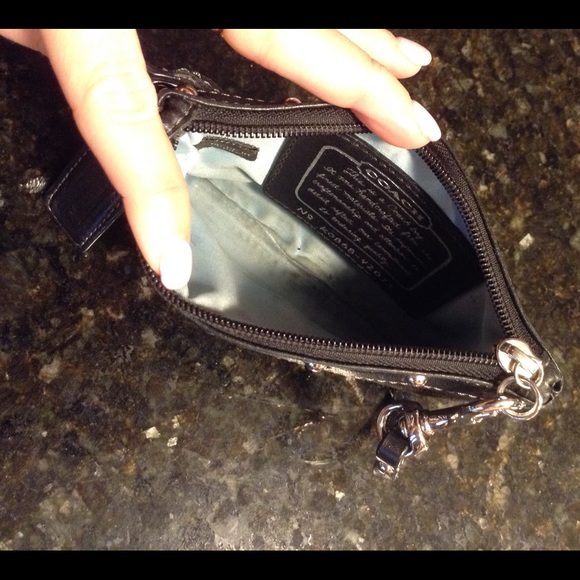 Coach wristlet - Picture 3 of 3