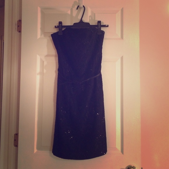 Strapless belted lbd White House black market