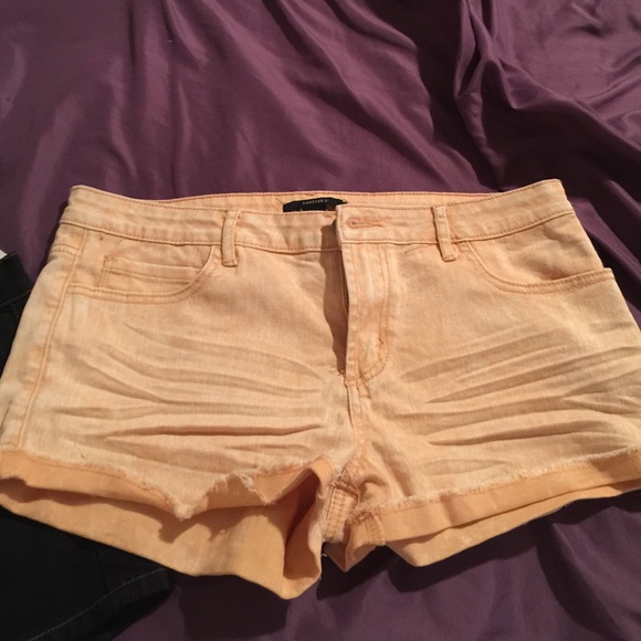 4 different pairs of shorts - Picture 4 of 4