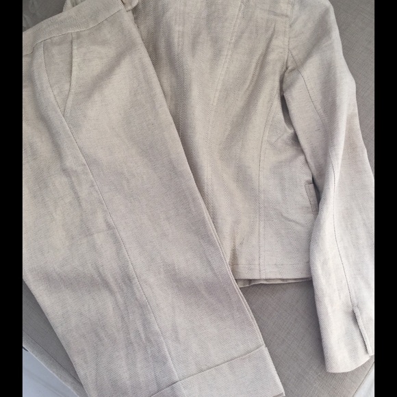 Gold pattern pantsuit - Picture 2 of 4