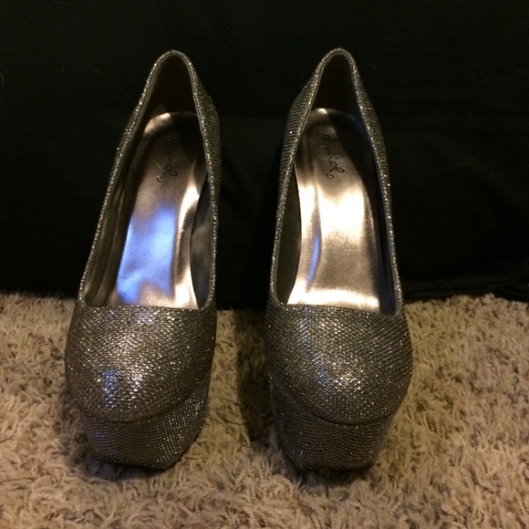 Heels - Picture 2 of 2