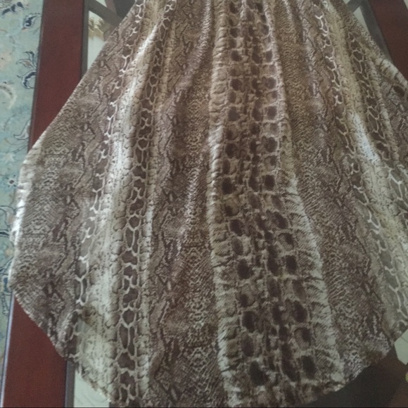 Beautiful dress - Picture 3 of 4