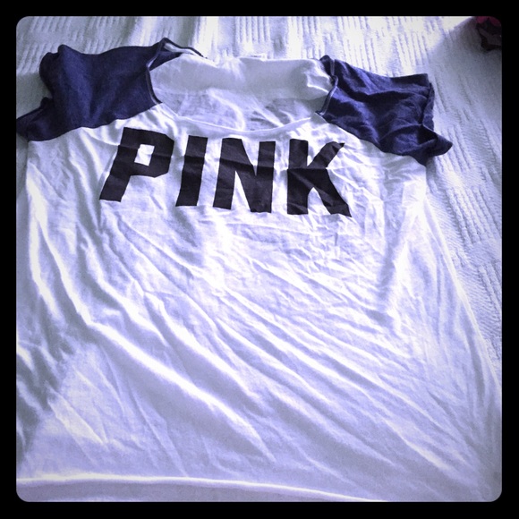 Sold⬅️⬅️⬅️Pink shirt size small