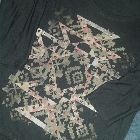 Aztec 3/4 sleeve natural faded black top