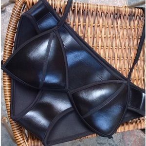 Black Bikini (@reneebettridge)